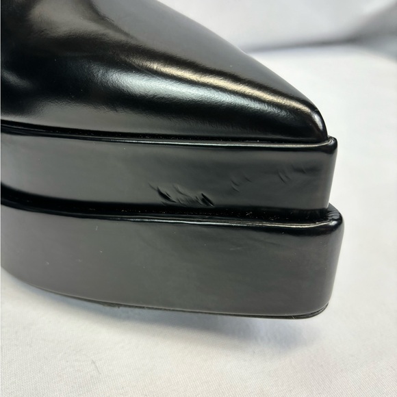 Versace - Aevitas Pointy leather ankle boots - Picture 6 of 12